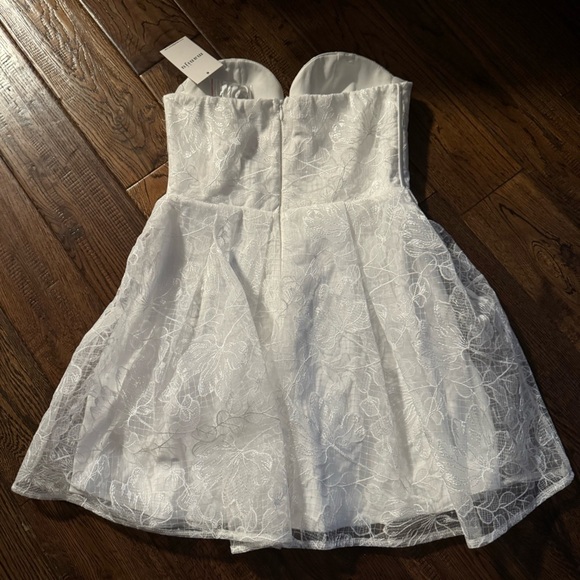 NWT MANIJU Ivory Mini Dress Size Large - Picture 2 of 6